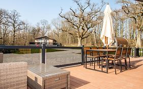 High Oaks Grange - Contemporary Lodges